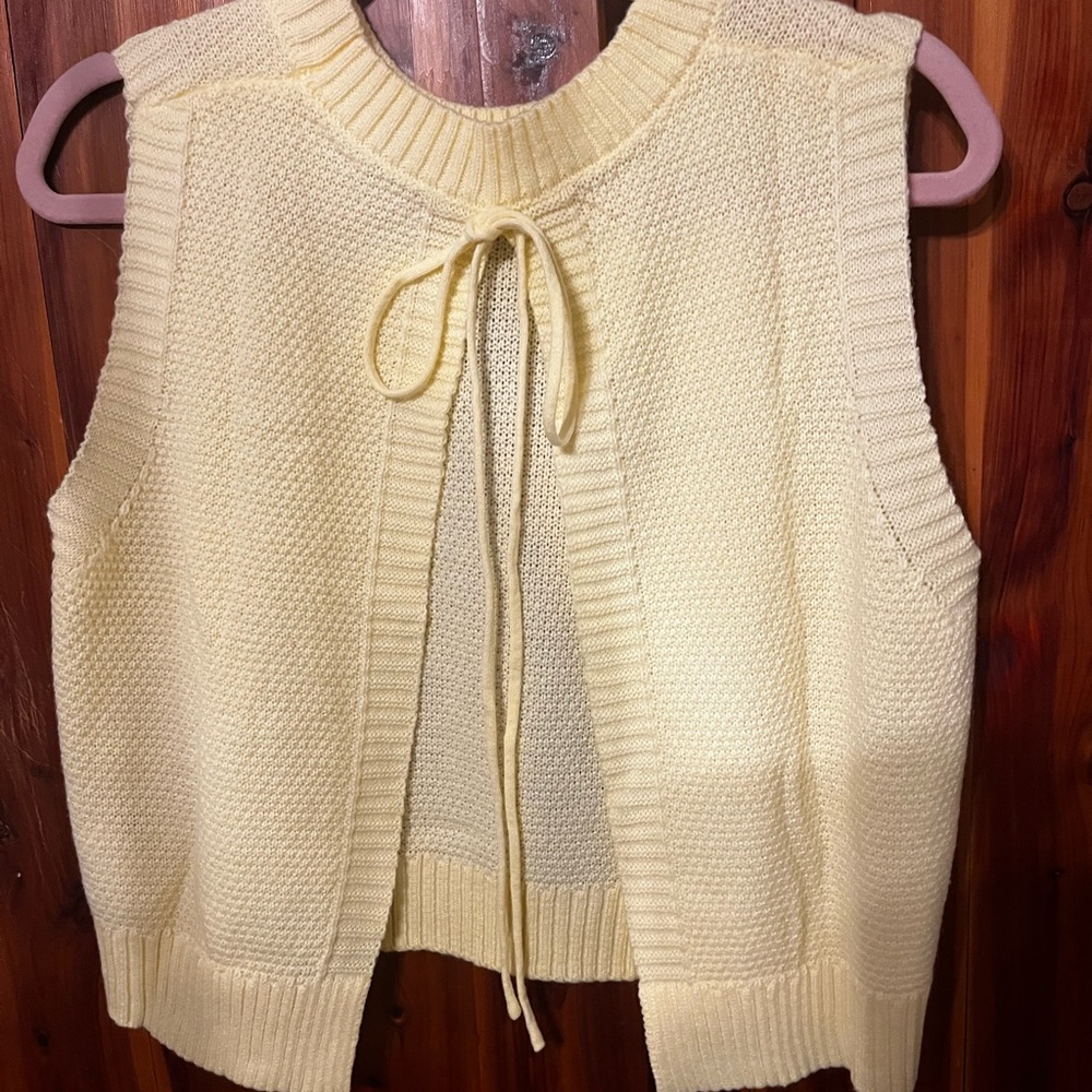 Like NEW open back yellow sweater